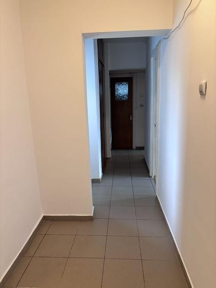 Apartament cu 3 camere decomandat în Dobroești