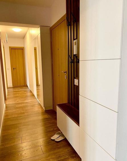 Apartament cu 3 camere, mobilat în Pajura
