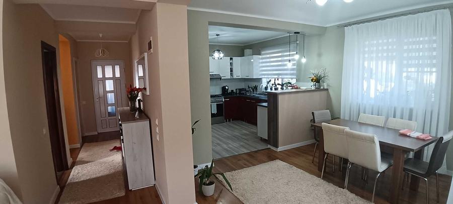 Casă cu 4 camere cu Teren 300 Mp în Central