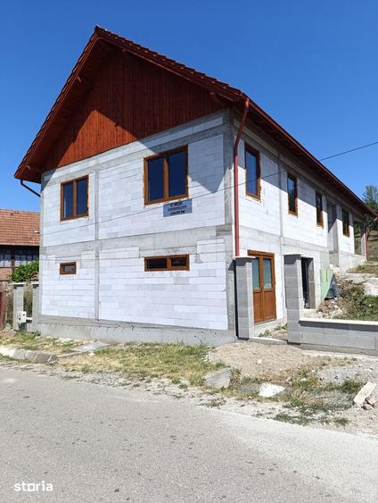 Casă cu 5 camere cu Teren 4200 Mp în Sâncraiu