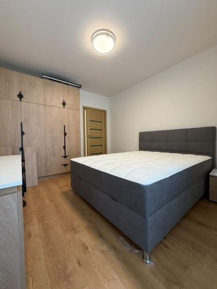 Apartament cu 3 camere semidecomandat, mobilat în Florești