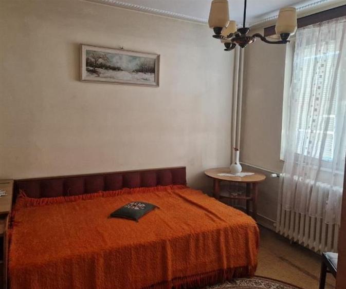 Apartament cu 3 camere semidecomandat în Crângași