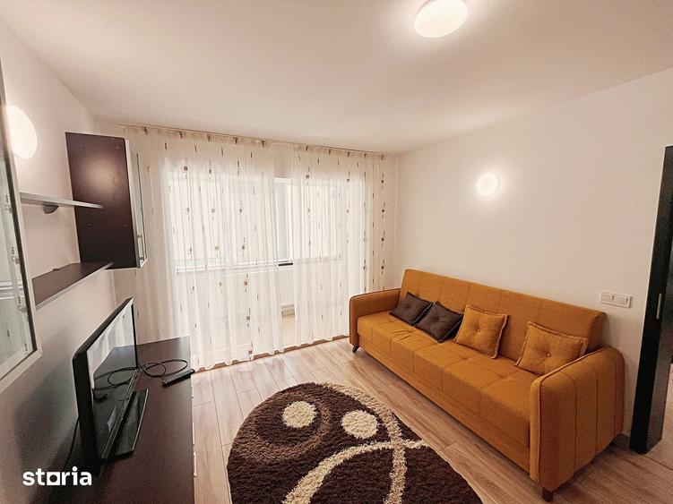 Apartament cu 3 camere în Podu Roș