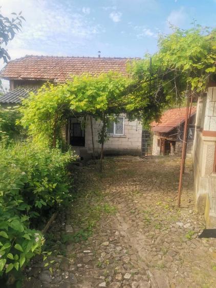 Casă cu 3 camere în Buciumeni