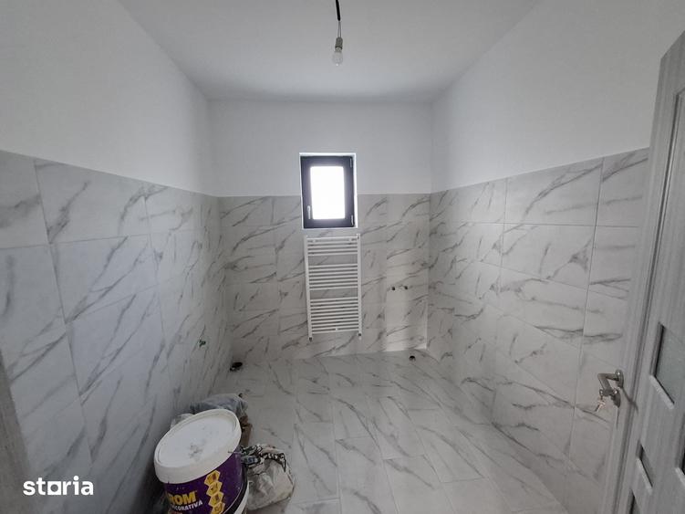 Casă cu 5 camere cu Teren 390 Mp în Hemeiuș