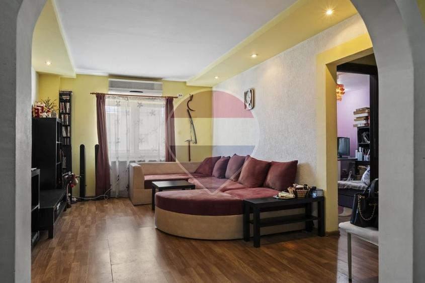 Apartament cu 4 camere decomandat, mobilat în Sebastian
