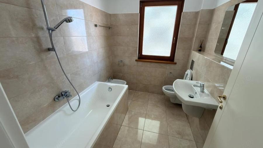 Apartament cu 3 camere decomandat în Calea Dumbrăvii