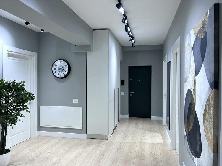 Penthouse cu 4 camere decomandat, mobilat în Sisești