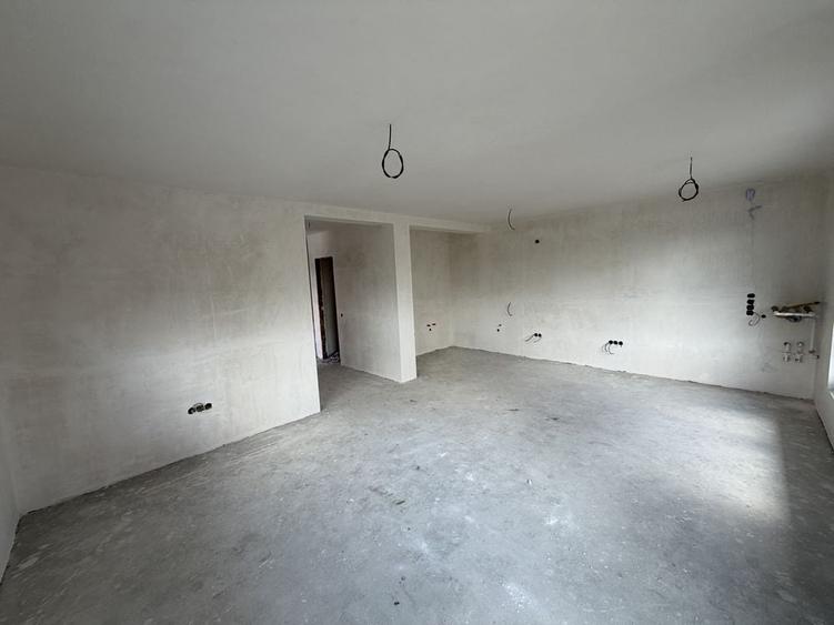 Apartament cu 3 camere în Petru Rareș