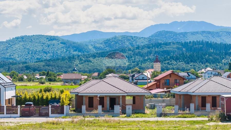 Casă individuală cu 4 camere cu Teren 500 Mp în Cristian