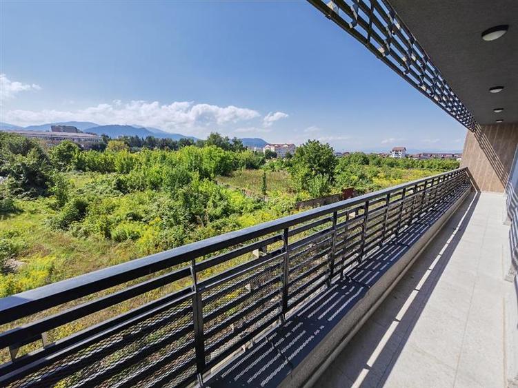 Apartament cu 3 camere decomandat, mobilat în Tractorul