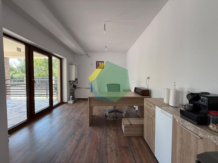 Apartament cu 4 camere semidecomandat, mobilat în Odăile