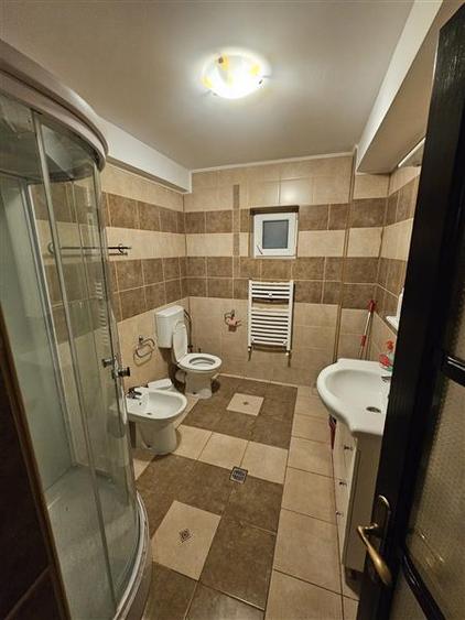 Casă cu 6 camere cu Canalizare în Aroneanu