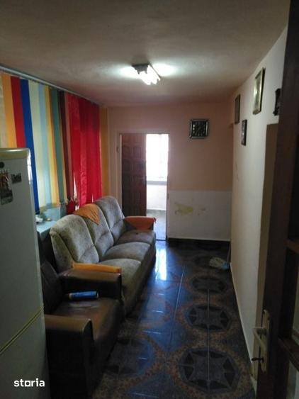 Casă cu 4 camere cu Teren 1000 Mp în Ghindeni