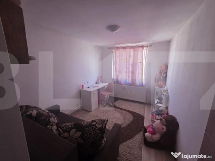 Apartament cu 3 camere semidecomandat în Ozun