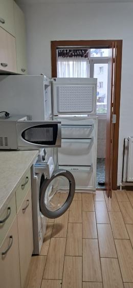 cet-școala 40 2 camere,etaj 1 - 6