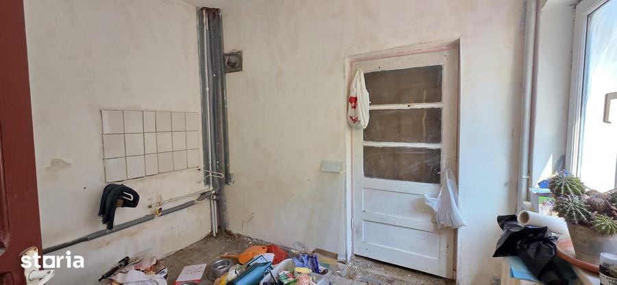Casă cu 7 camere cu Teren 170 Mp în Tomis I
