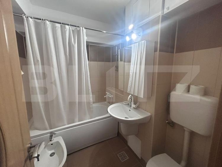 Apartament cu 3 camere, decomandat, centru-Universitate - 9