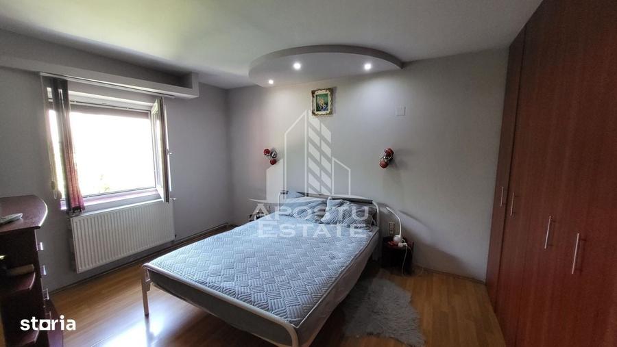 Casă cu 4 camere în Aradului