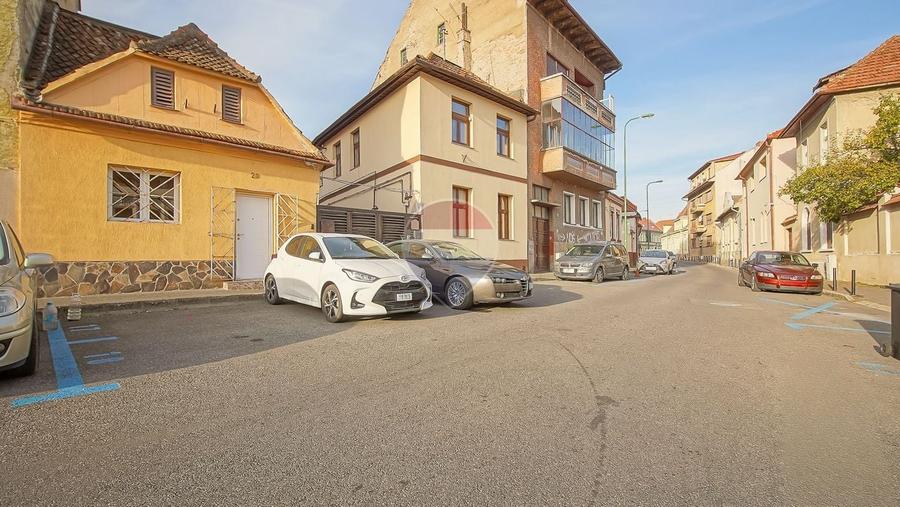 Apartament cu 2 camere semidecomandat în Centrul Civic