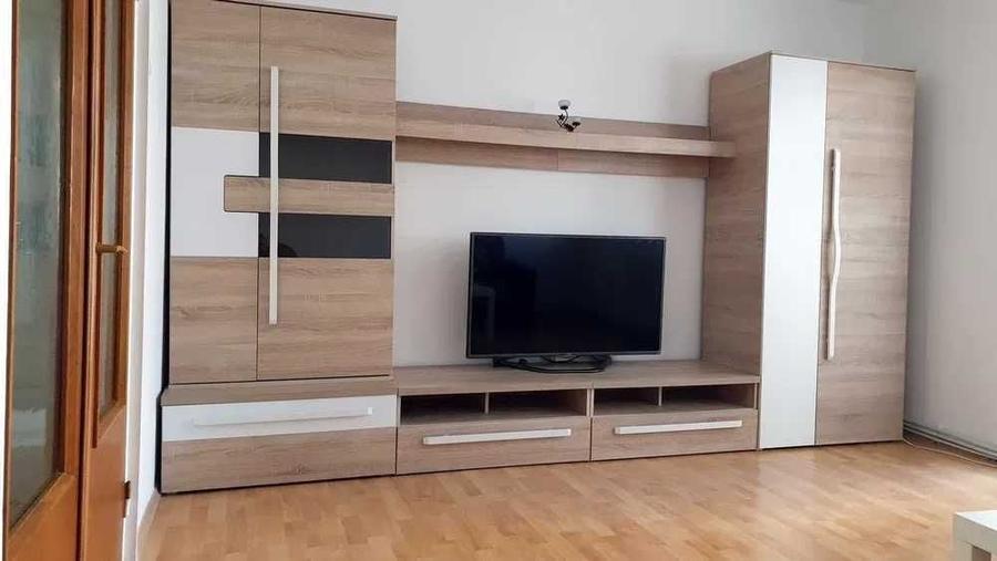 Apartament cu 3 camere decomandat, mobilat în Victoriei