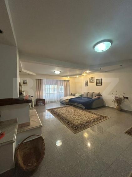 Apartament cu 5 camere decomandat, mobilat în Reghin
