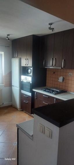 Apartament cu 3 camere decomandat în Lazaret