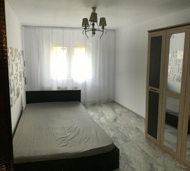 Inchiriez apartament cu 3camere - 2