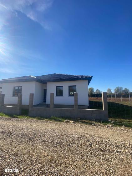 Casă cu 4 camere decomandat cu Teren 410 Mp în Bercu Roșu