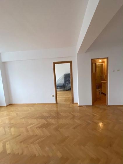 Apartament cu 2 camere semidecomandat în Cișmigiu