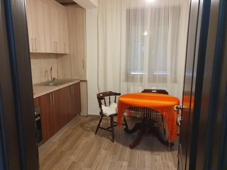 Apartament cu 3 camere semidecomandat, mobilat în Copou