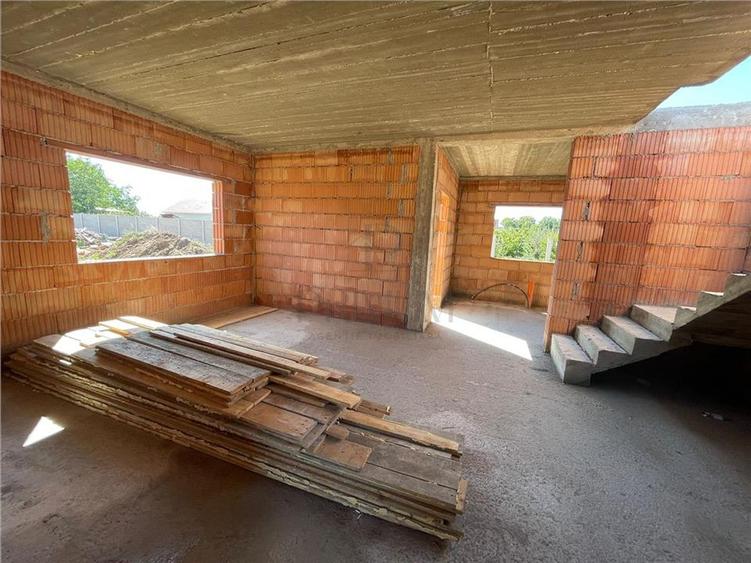 Duplex cu 4 camere cu Canalizare în Moșnița Veche