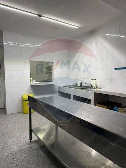Casă cu 8 camere cu Teren 462 Mp în Central