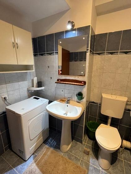 Apartament cu 3 camere decomandat, mobilat în Central