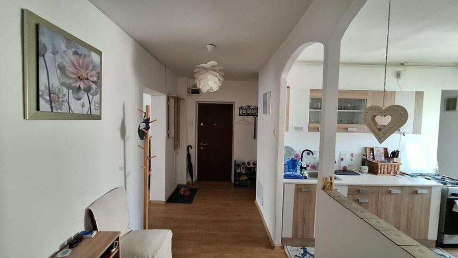 Apartament cu 3 camere decomandat, mobilat în Iancului
