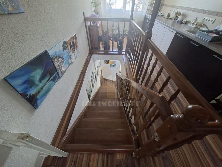 Casă individuală cu 10 camere cu Canalizare în Lunca Calnicului
