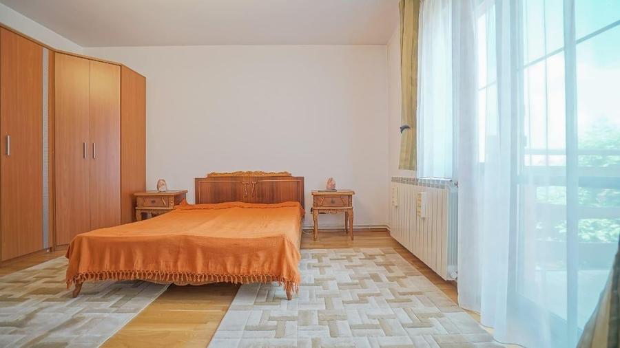 Casă individuală cu 4 camere cu Canalizare în Florilor