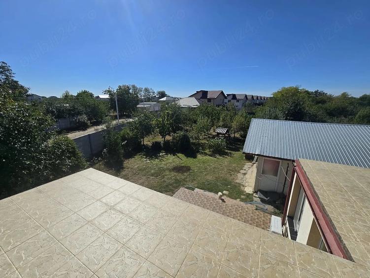 Casă cu 6 camere cu Teren 1300 Mp în Săbăreni