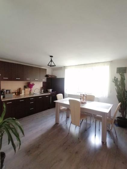 Casă cu 4 camere în Prundu
