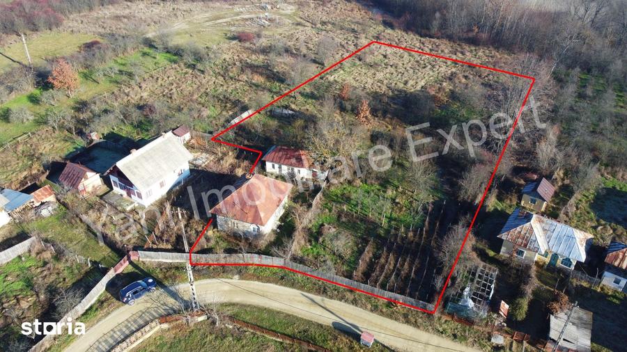 Casă cu 2 camere cu Teren 3500 Mp în Merișani