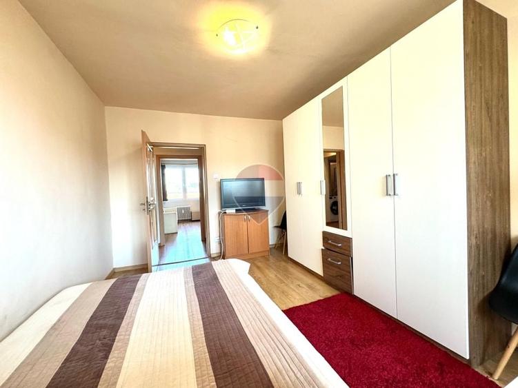 Apartament cu 3 camere semidecomandat, mobilat în Central