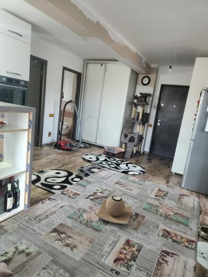 Apartament cu 3 camere semidecomandat, mobilat în Florești — fotografia 2