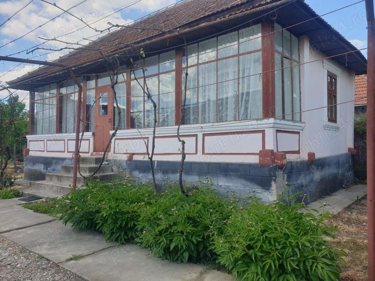 Casă cu 3 camere cu Teren 1022 Mp în Șișești