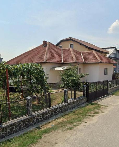 Casă cu 4 camere cu Teren 1000 Mp în Exterior Vest