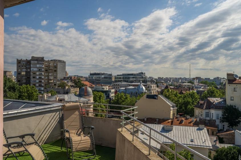 Apartament cu 2 camere semidecomandat, mobilat în P-ța Romană