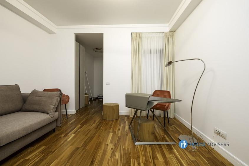 Apartament cu 3 camere, mobilat în Romană