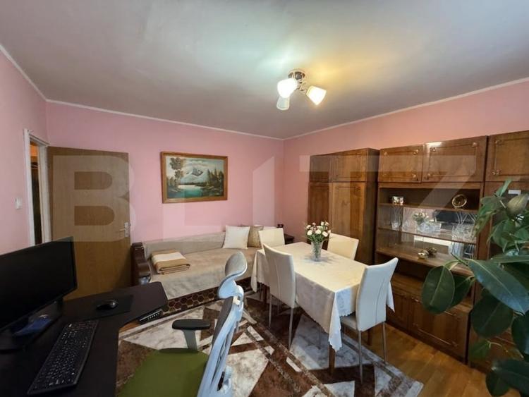 Apartament cu 4 camere decomandat, mobilat în Dacia