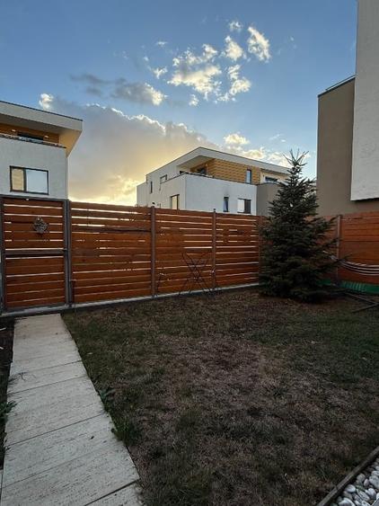 Apartament cu 3 camere decomandat, mobilat în Dumbrăvița
