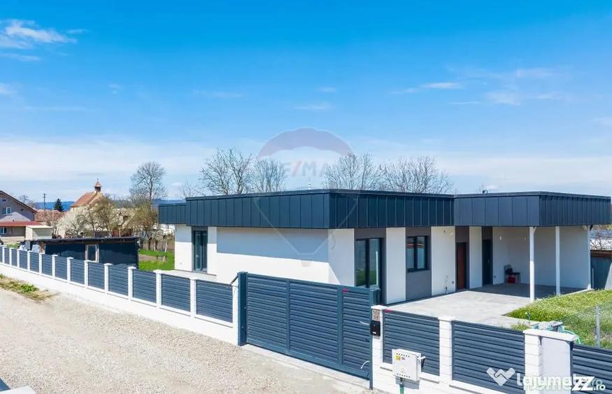 Casă cu 5 camere cu Teren 657 Mp în Hălchiu