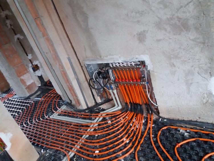 Casă individuală cu 5 camere cu Teren 650 Mp în Odăi